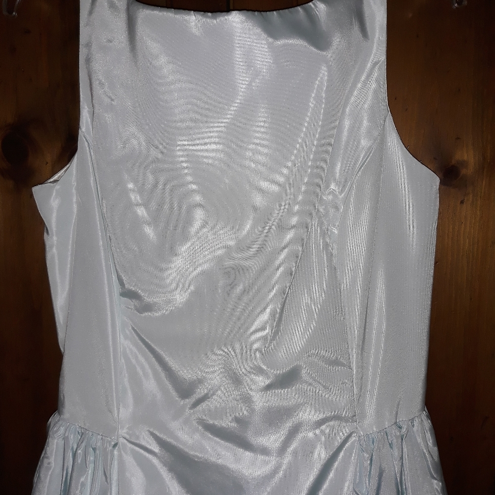 New: Prom Gown - Picture 2 of 4